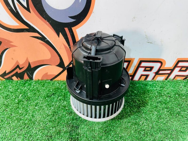 HR095002 Heater motor with fan Range Rover Evoque New L551 (2019-) Used cost  € in stock 1 pcs.