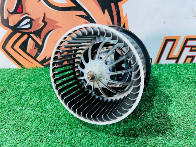HR095002 Heater motor with fan Range Rover Evoque New L551 (2019-) Used cost  € in stock 1 pcs.