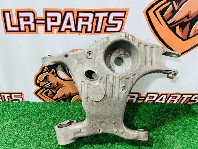 J9C6219 Rear right lower control arm Jaguar E-Pace X540 (2017-) Used cost 140 € in stock 1 pcs.