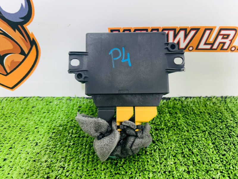 LR033682 Range Rover L405 (2013-2021) Parking Assistance Module Used cost 100 € in stock 1 pcs.