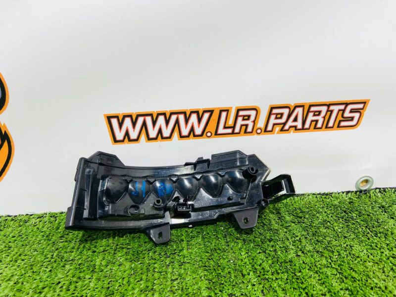 LR048351 Turn signal repeater in the mirror right Range Rover Evoque L538 (2012-2018) Used cost 40 € in stock 1 pcs.
