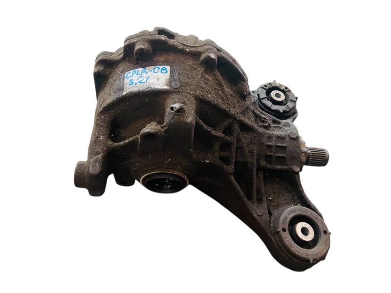 LR070149 Rear differential 3.31 without locking Range Rover L405 (2013-2021) Used cost 700 € in stock 4 pcs.