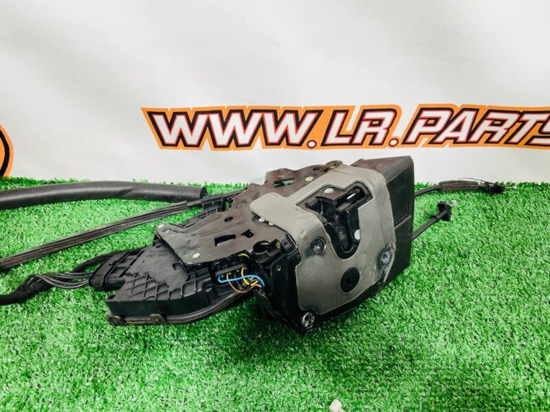 LR078720KIT2 Door lock with tightening kit Range Rover L405 (2013-2021) Used cost  € in stock 1 pcs.