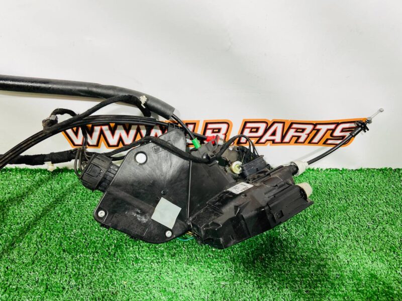 LR078720KIT2 Door lock with tightening kit Range Rover L405 (2013-2021) Used - Image 17