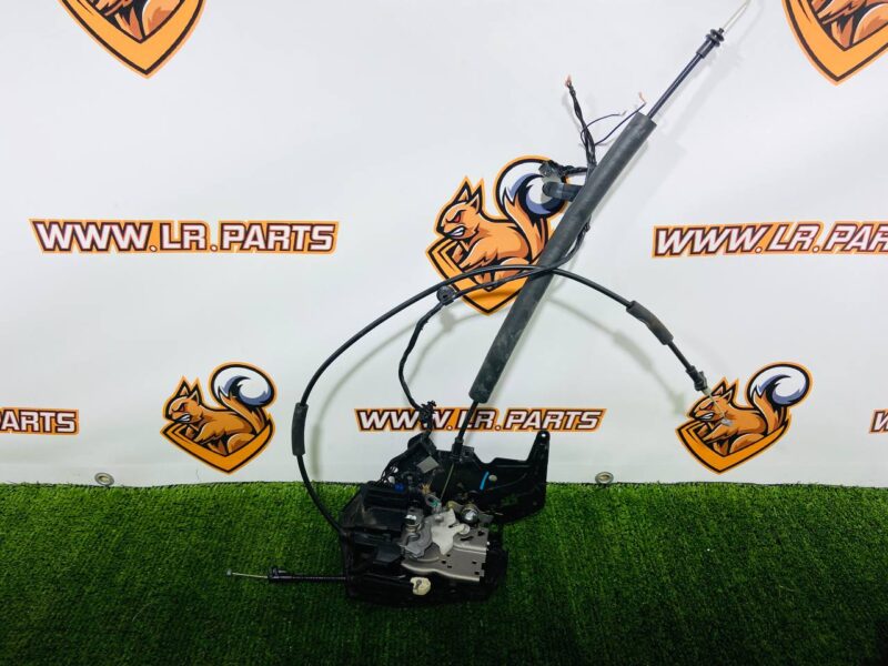 LR078726 Front right door lock Land Rover Discovery Sport L550 (2015-) Used cost 70 € in stock 1 pcs.