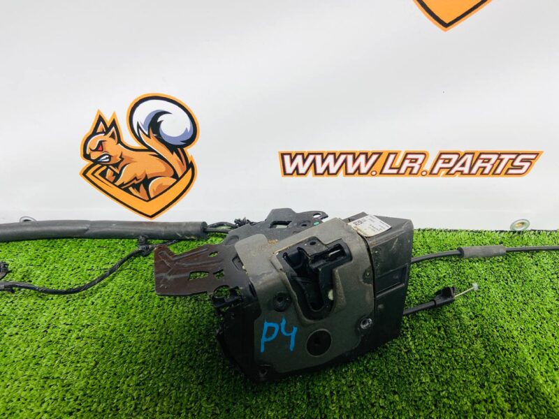 LR078726 Front right door lock Land Rover Discovery Sport L550 (2015-) Used cost 70 € in stock 1 pcs.