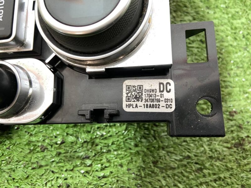 LR086027 Heater control unit Range Rover L405 (2013-2021) used cost 400 € in stock 1 pcs.