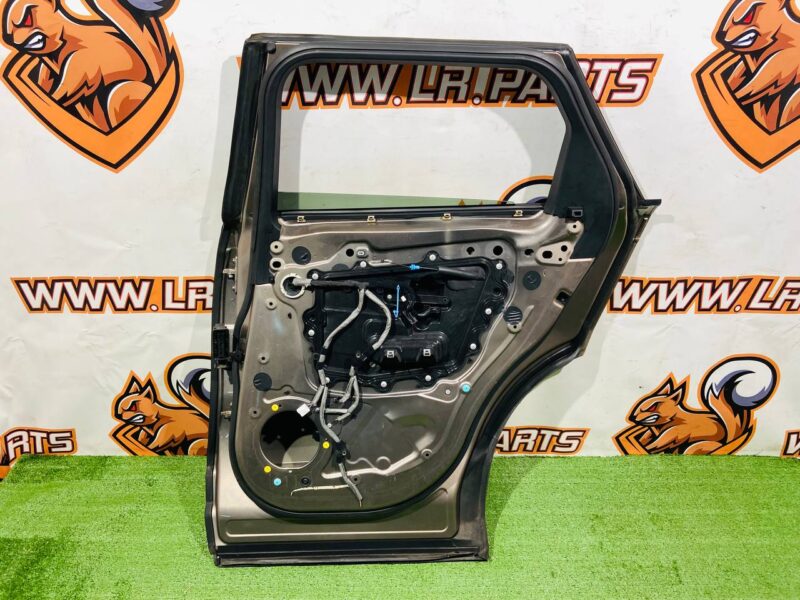 LR091719KIT Rear right door complete Range Rover Velar L560 (2018-) Used cost  € in stock 1 pcs.