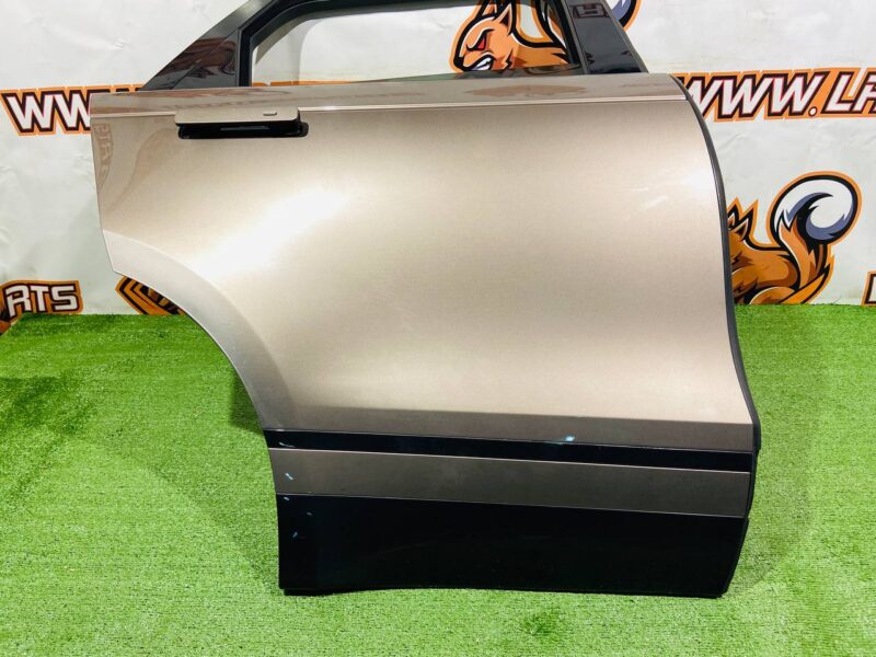 LR091719KIT Rear right door complete Range Rover Velar L560 (2018-) Used cost  € in stock 1 pcs.