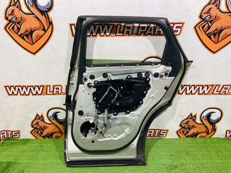 LR091719KIT Rear right door complete Range Rover Velar L560 (2018-) Used cost  € in stock 1 pcs.