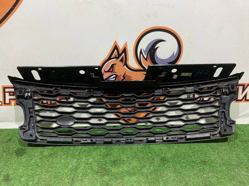 LR098080 Radiator grille 2018- Range Rover L405 (2013-2021) Used cost 345 € in stock 2 pcs.