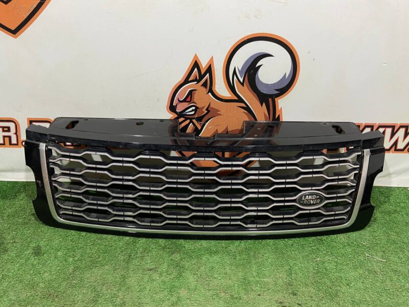 LR098080 Radiator grille 2018- Range Rover L405 (2013-2021) Used cost 345 € in stock 2 pcs.