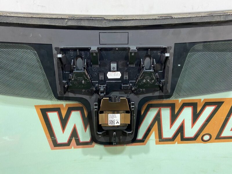 LR098156 Windshield Range Rover L405 (2013-2021) used cost 300 € in stock 1 pcs.