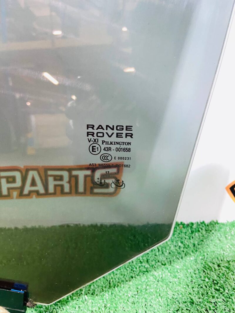 LR098191 Rear left door glass Range Rover L405 (2013-2021) used cost  € in stock 3 pcs.