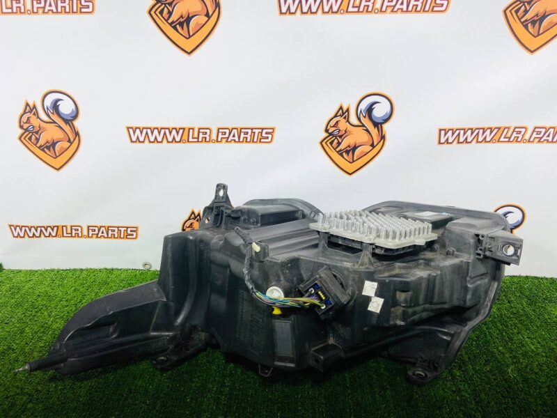 LR098499 Headlight right LED Matrix Range Rover L405 (2013-2021) Used cost 1 700 € in stock 2 pcs.