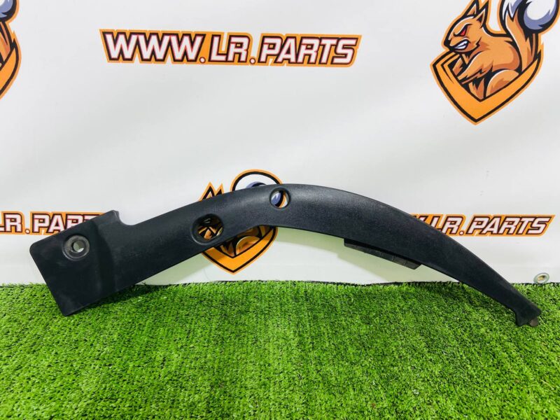 LR098740 Left headlight trim Range Rover L405 (2013-2021) Used cost  € in stock 1 pcs.