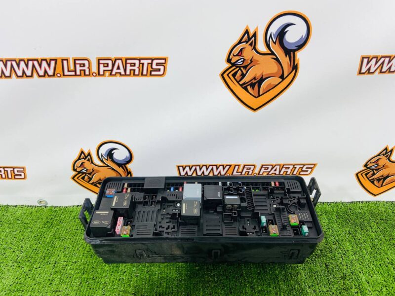 LR098963 Engine compartment fuse box Land Rover Discovery 5 L462 (2017-) Used - Image 20