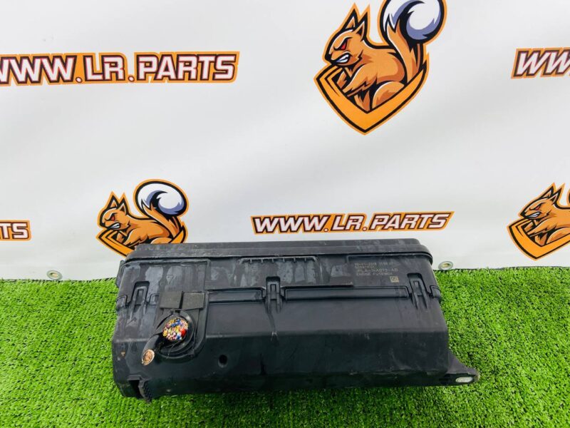 LR098963 Engine compartment fuse box Land Rover Discovery 5 L462 (2017-) Used - Image 21