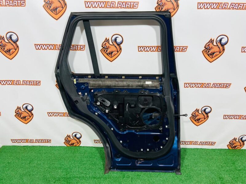 LR100511 Door rear left Range Rover L405 (2013-2021) used cost 715 € in stock 3 pcs.