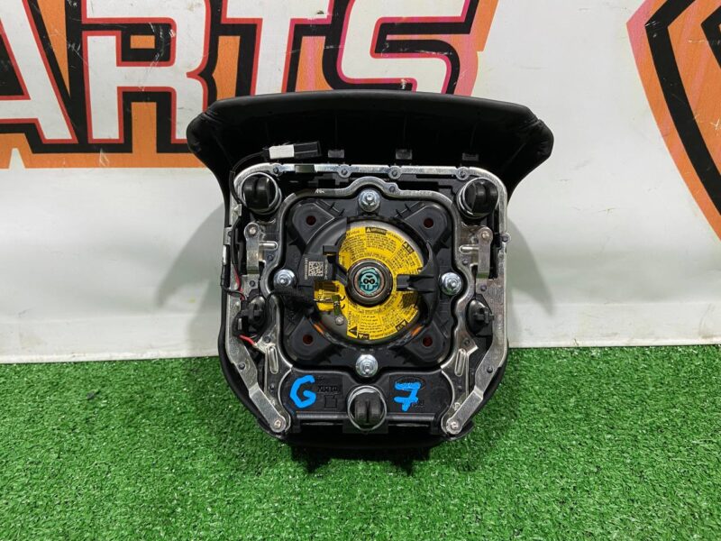 LR101321 Airbag in the steering wheel Range Rover Sport L494 (2014-2022) Used cost 270 € in stock 1 pcs.