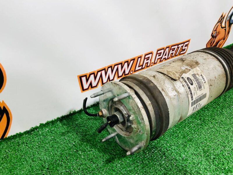 LR102249KIT Front right shock absorber with bracket Range Rover L405 (2013-2021) Used cost 470 € in stock 1 pcs.