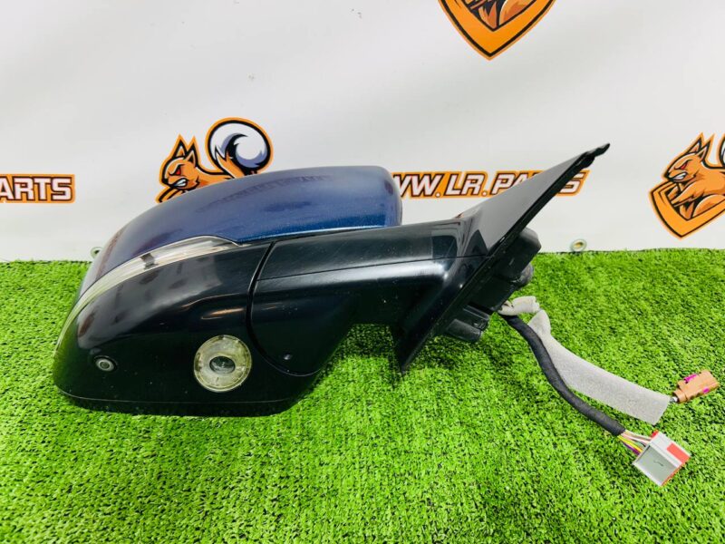 LR104696 Right exterior mirror assembly 2018 - with camera Range Rover L405 (2013-2021) Used cost  € in stock 1 pcs.