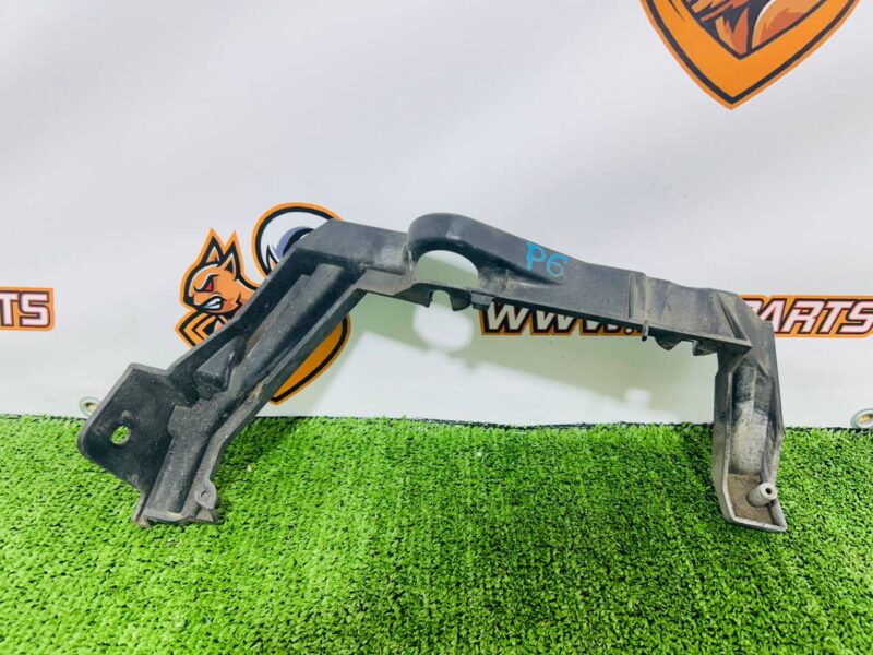 LR105879 Rear bumper bracket right Range Rover L405 (2013-2021) Used cost  € in stock 2 pcs.