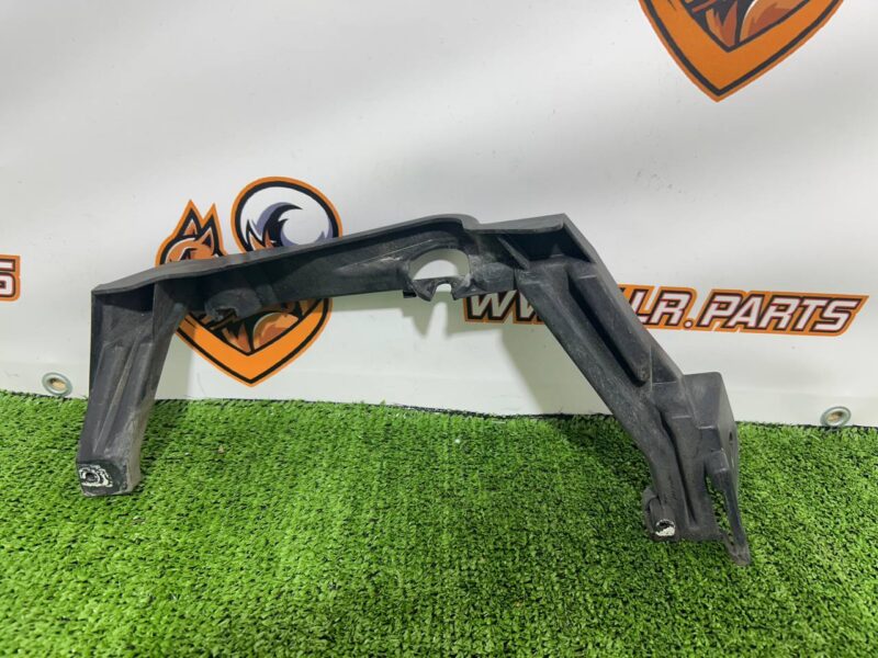 LR105879 Rear bumper bracket right Range Rover L405 (2013-2021) Used cost  € in stock 2 pcs.