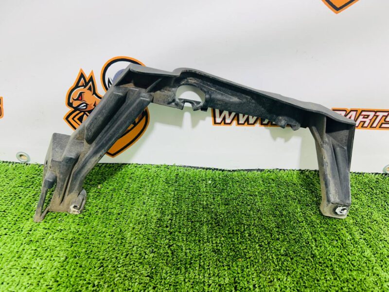 LR105880 Rear bumper bracket left Range Rover L405 (2013-2021) Used cost  € in stock 2 pcs.
