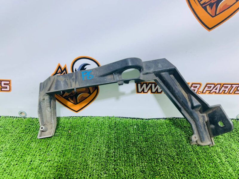LR105880 Rear bumper bracket left Range Rover L405 (2013-2021) Used cost  € in stock 2 pcs.