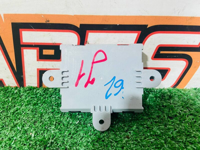 LR106147 Rear passenger door control unit Range Rover Velar L560 (2018-) USED cost 50 € in stock 2 pcs.