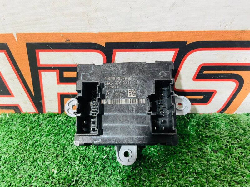 LR106147 Rear passenger door control unit Range Rover Velar L560 (2018-) USED cost 50 € in stock 2 pcs.