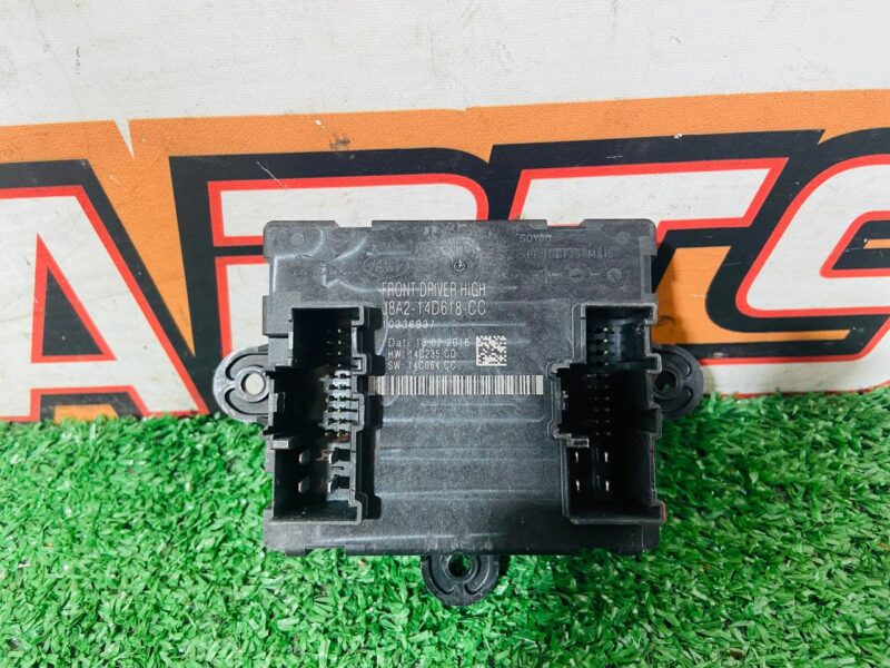 LR106150 Driver's door control unit Range Rover Velar L560 (2018-) Used cost 50 € in stock 2 pcs.