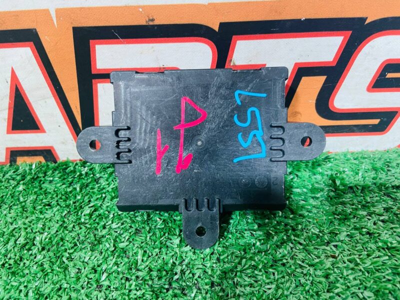 LR106150 Driver's door control unit Range Rover Velar L560 (2018-) Used cost 50 € in stock 2 pcs.