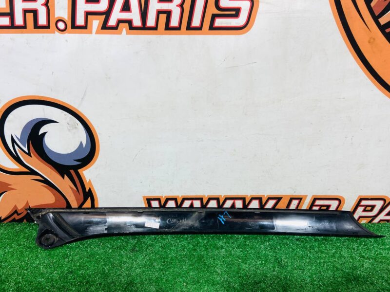 LR114442 Windshield pillar trim right Range Rover Evoque New L551 (2019-) Used cost  € in stock 1 pcs.