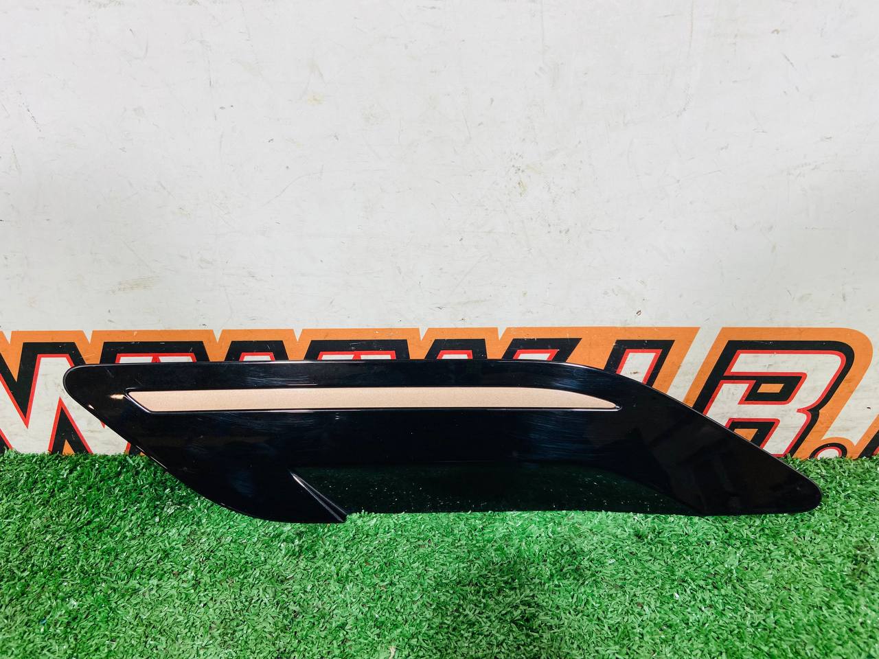 LR114466 Hood air intake left Range Rover Evoque New L551 (2019-) USED cost 60 € in stock 1 pcs.