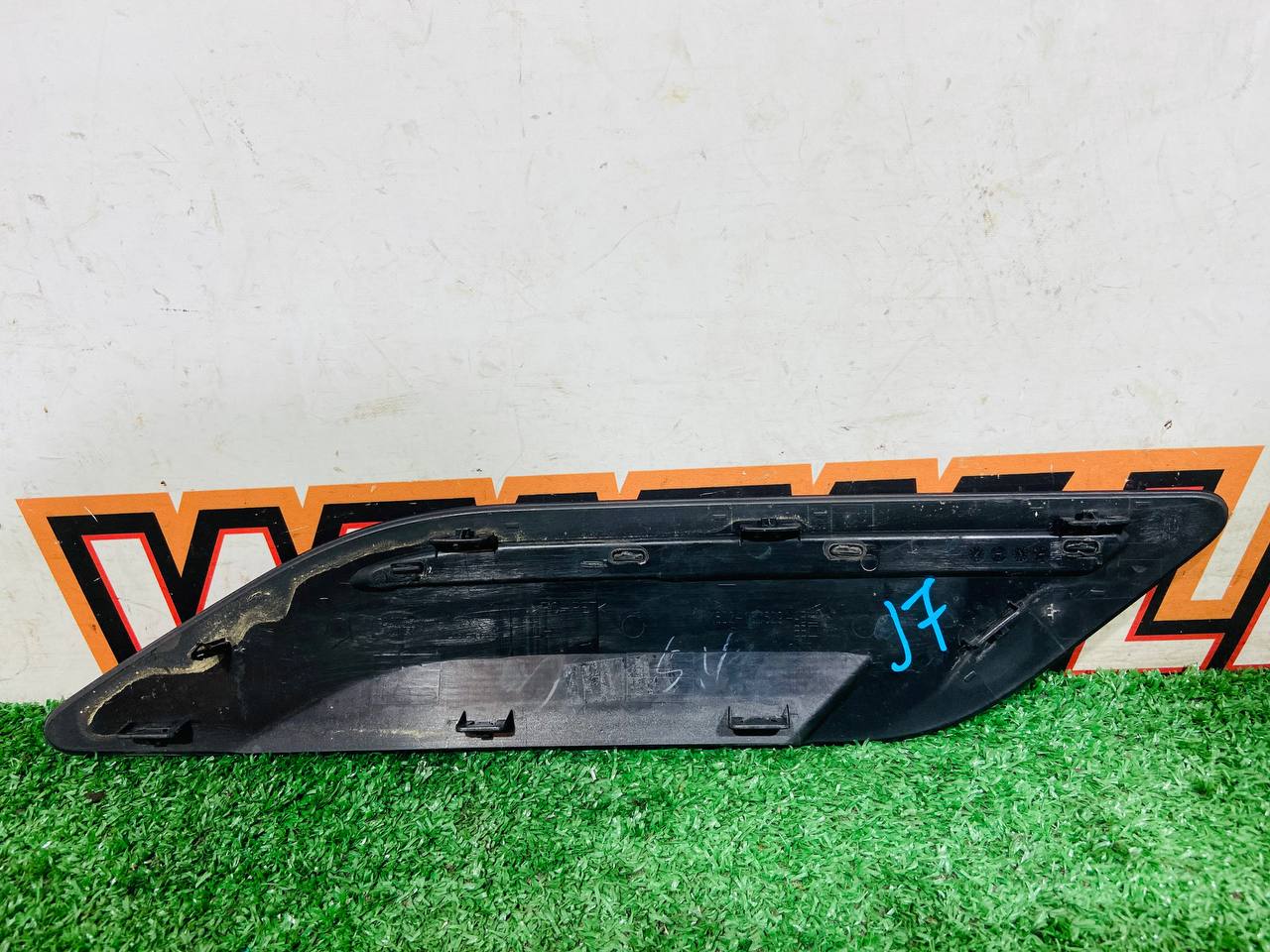 LR114466 Hood air intake left Range Rover Evoque New L551 (2019-) USED cost 60 € in stock 1 pcs.