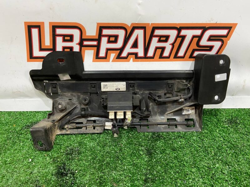 LR116106 Hands-free tailgate opening sensor left Range Rover L405 (2013-2021) Used cost 150 € in stock 3 pcs.
