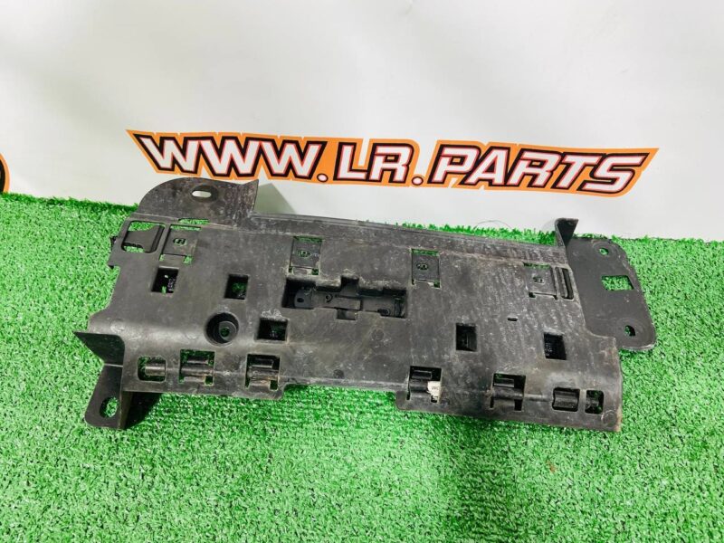 LR116106 Hands-free tailgate opening sensor left Range Rover L405 (2013-2021) Used cost 150 € in stock 3 pcs.