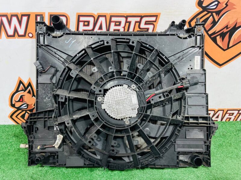 LR116198KIT Radiator Cassette 2.0 assembly for the Range Rover Velar L560 (2018-) Used cost 1 400 € in stock 2 pcs.