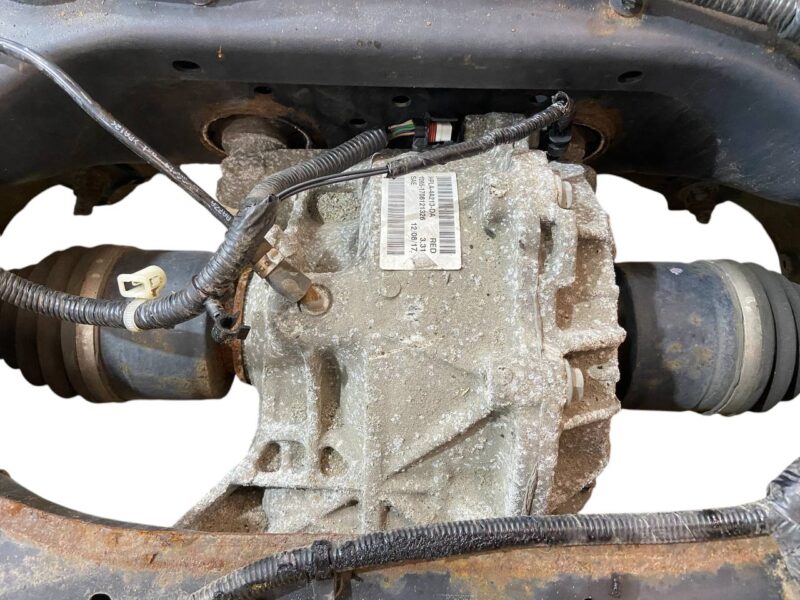 LR128142KIT Rear drive axle complete with beam Land Rover Discovery 5 L462 (2017-) Used cost  € in stock 2 pcs.