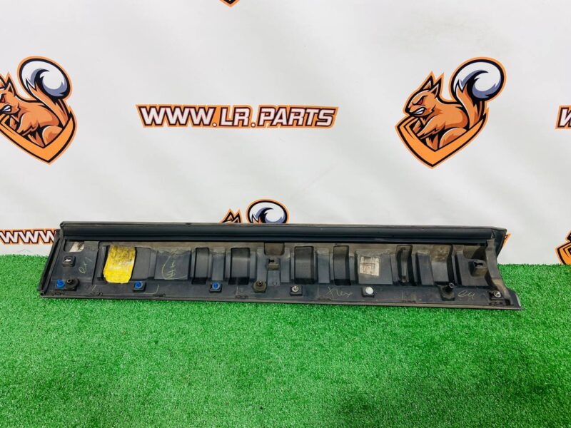 LR133767 Front left door molding Range Rover Sport L494 (2014-2022) Used - Image 28