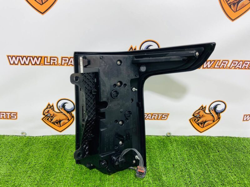 LR135422 Left rear lamp rest 2018- Range Rover L405 (2013-2021) Used cost 555 € in stock 1 pcs.