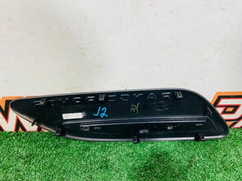 LR153964 Hood grille right Range Rover Velar L560 (2018-) Used cost 75 € in stock 1 pcs.