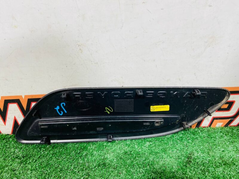 LR153967 Hood grille left Range Rover Velar L560 (2018-) Used cost 75 € in stock 1 pcs.