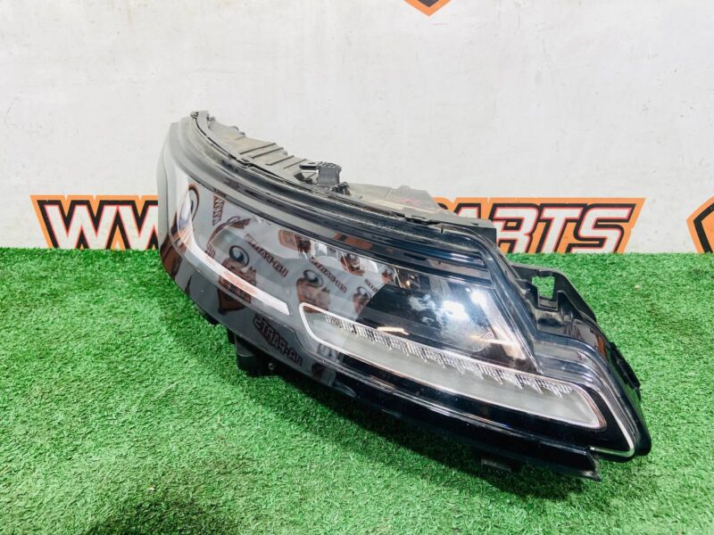LR154875 Right LED headlight complete Range Rover Evoque New L551 (2019-) Used cost 1 000 € in stock 1 pcs.