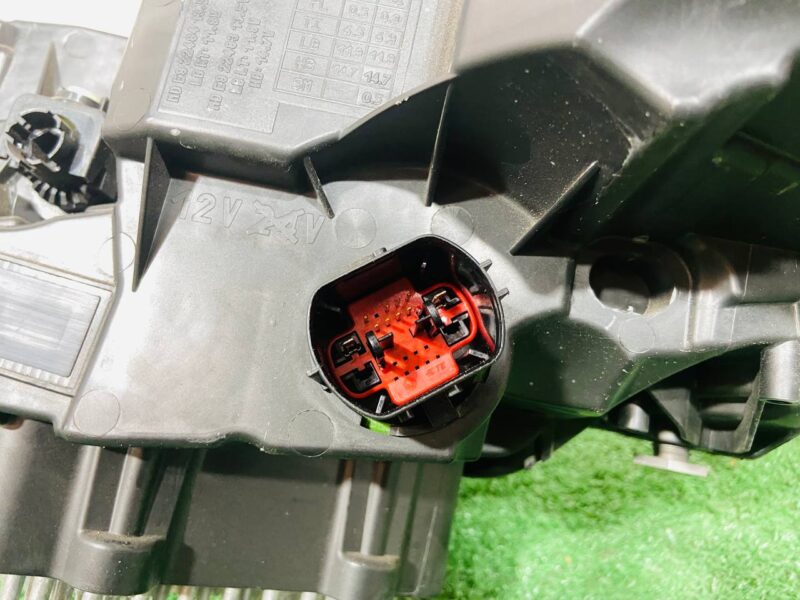 LR154875 Right LED headlight complete Range Rover Evoque New L551 (2019-) Used cost 1 000 € in stock 1 pcs.