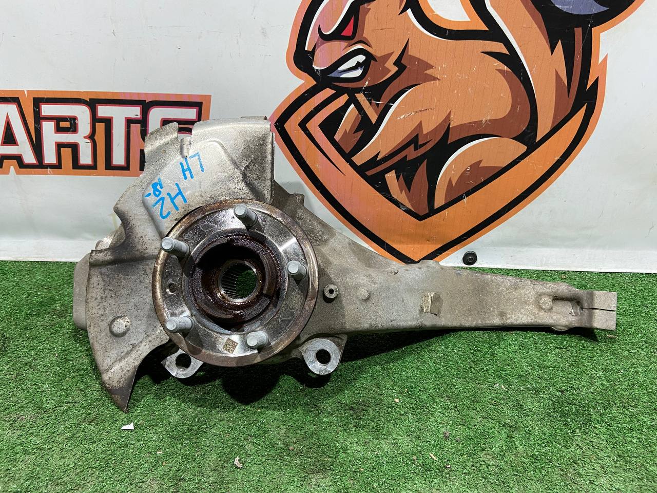 LR155543 Steering knuckle (pin) front left Range Rover L405 (2013-2021) used cost 500 € in stock 2 pcs.