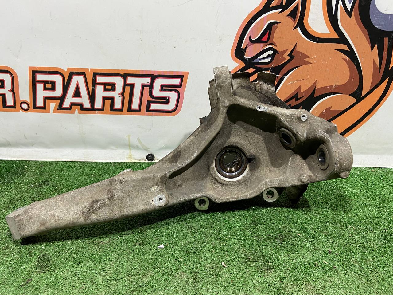 LR155543 Steering knuckle (pin) front left Range Rover L405 (2013-2021) used cost 500 € in stock 2 pcs.