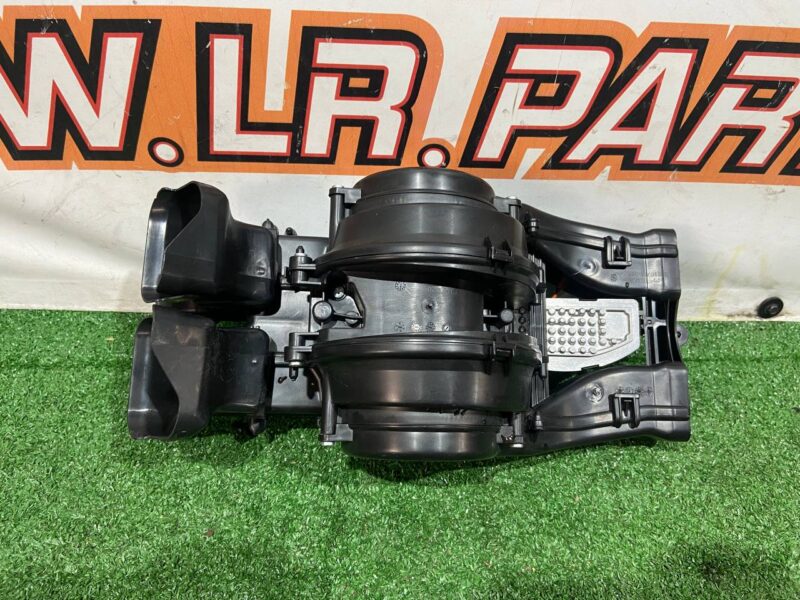 T2H5932 Blower fan assembly Jaguar XF X260 (2015-) Used cost 150 € in stock 2 pcs.